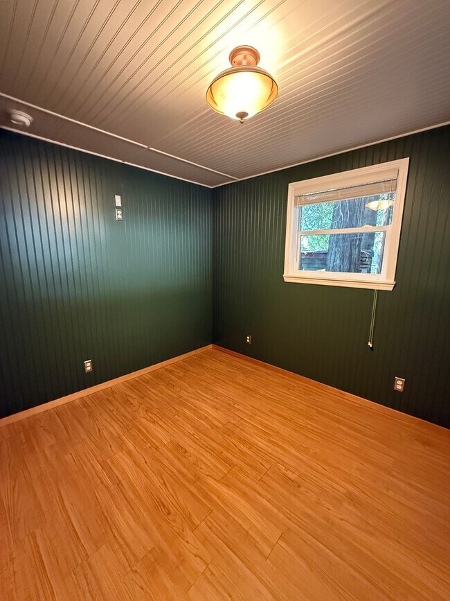 Building Photo - Private Lakefront Cabin for Rent