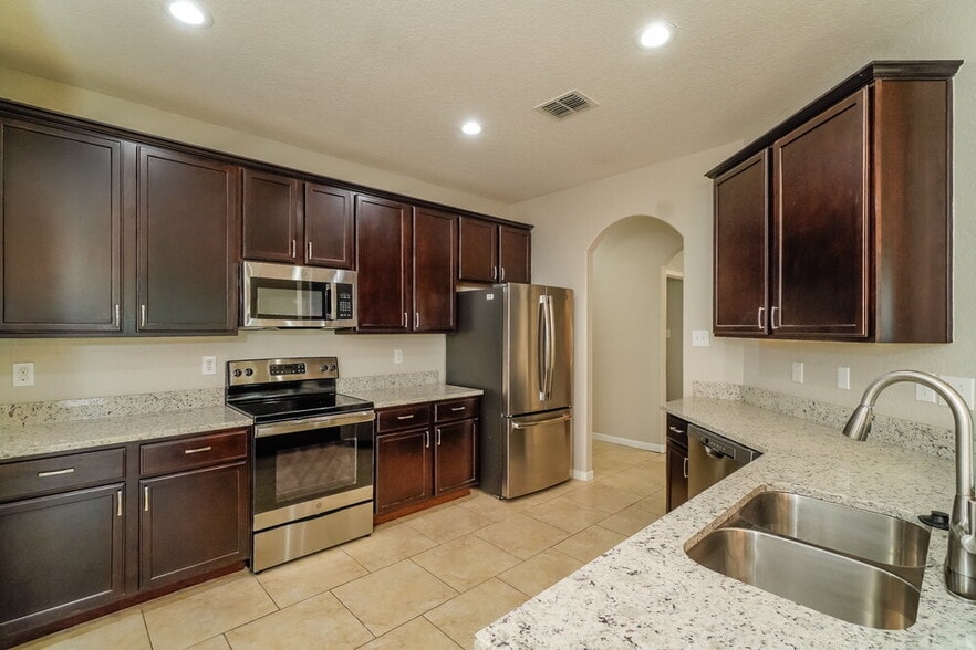 Building Photo - 5827 Southern Knoll