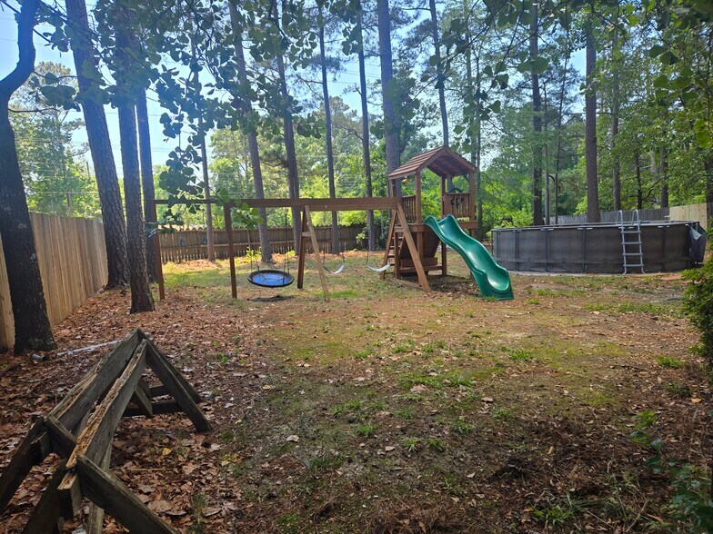 Building Photo - 170 Forestview Cir