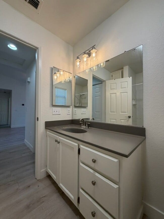 Building Photo - Very Nice 2 Bedroom and 2 Bathroom Apartment $2,200 + $175.00 WSG