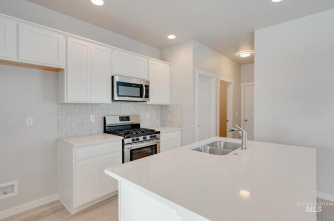 Building Photo - 5820 W Striker Ln