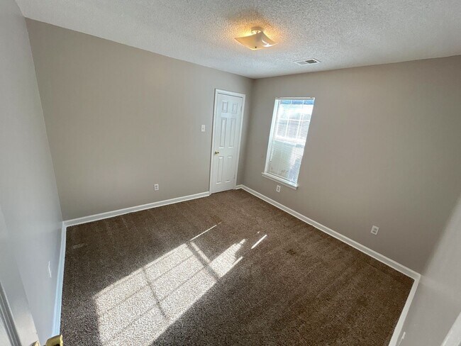 Building Photo - 286 Baltic St