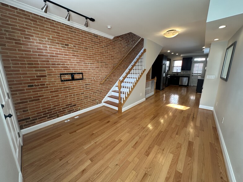 Primary Photo - 1013 Patapsco St