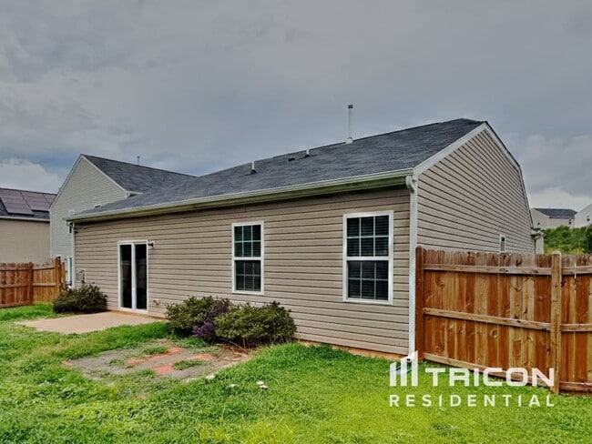 Building Photo - 1250 Aurora Glen Dr