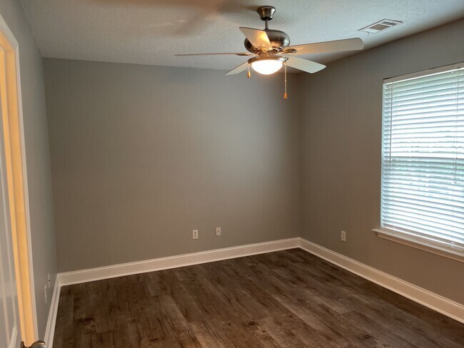 Building Photo - 273 Vining Way