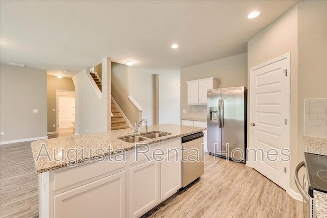 Building Photo - 5054 Vine Ln