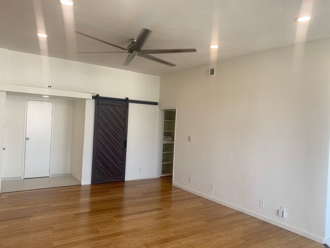 Building Photo - 11685 Gorham Ave