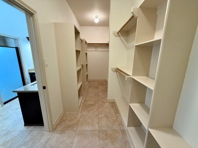 Building Photo - 10523 Bear Creek