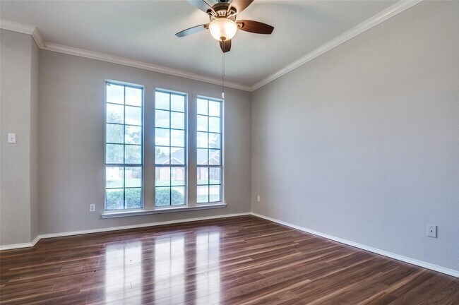 Building Photo - Large 4 Bedroom Home in High Pointe!