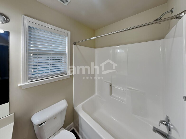 Building Photo - 2042 Keene Cir