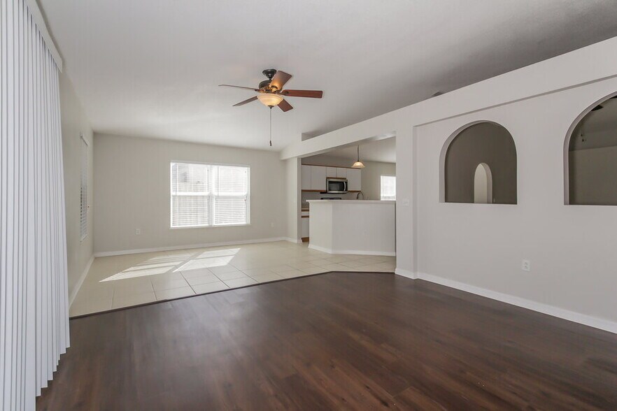 Building Photo - 12814 Lake Vista Dr