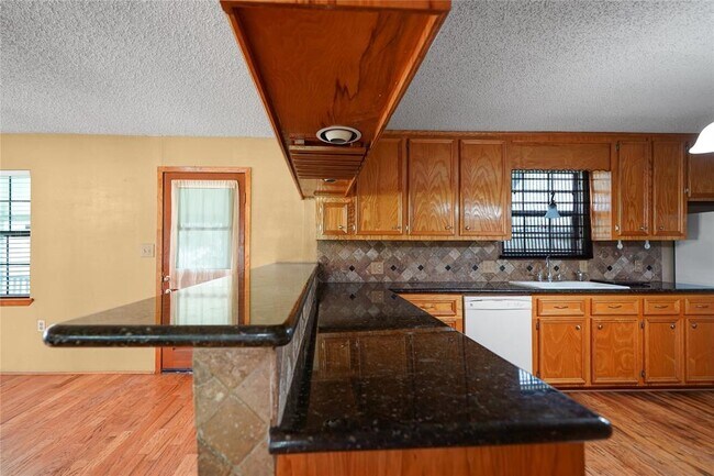 Building Photo - 22855 E Martin Dr