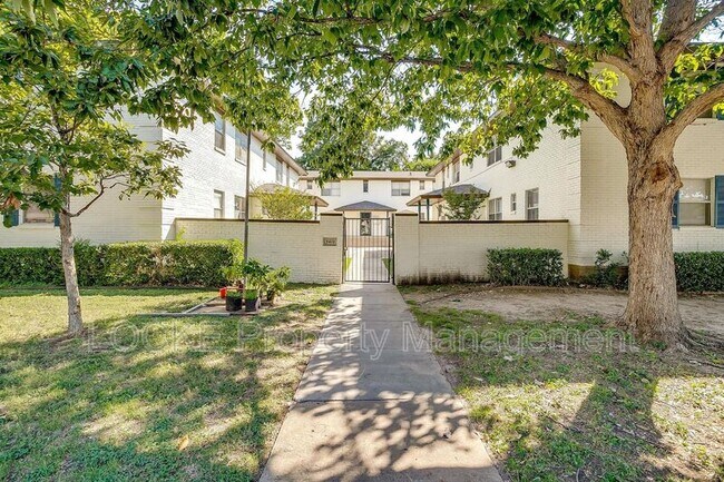 Building Photo - 3421 S University Dr