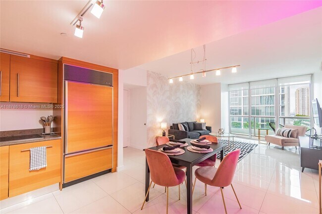 Building Photo - 485 Brickell Ave