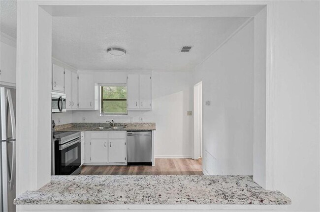 Building Photo - 117 Tanglewood Dr