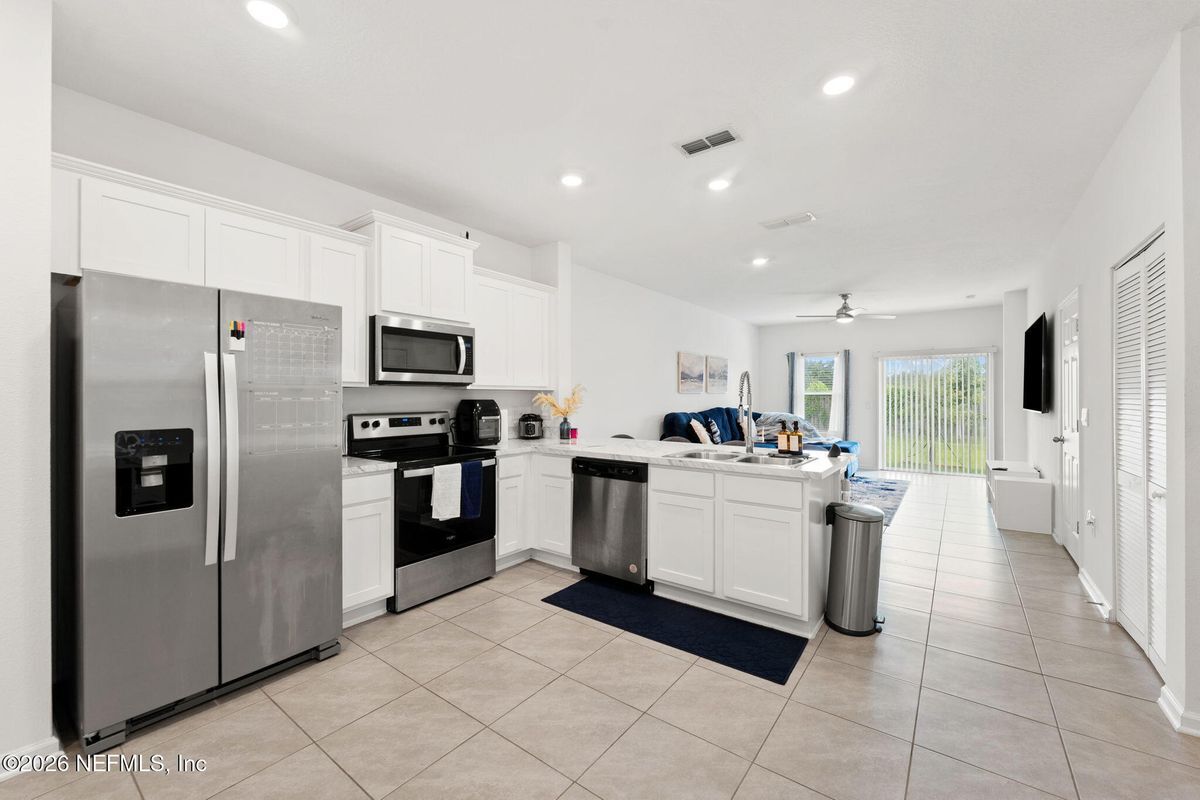 Building Photo - 9049 Gifford Dr