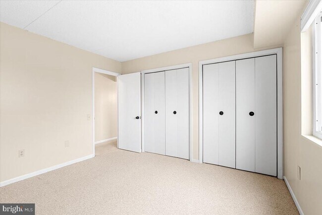 Building Photo - 1745 Edgewood Hill Cir