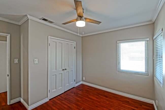 Building Photo - REMODELED, CHARMING & AIRY 3BR2BA HOME W/ OFFICE ON A LARGE LOT W/ NICELY LANDSCAPED FRONT YARD, ...