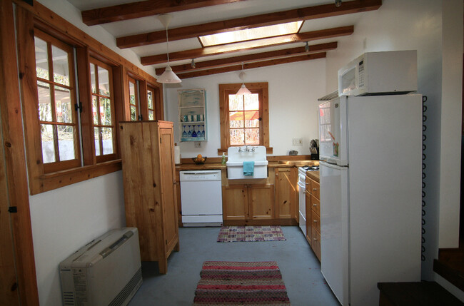 Building Photo - 156 S Topanga Canyon Blvd