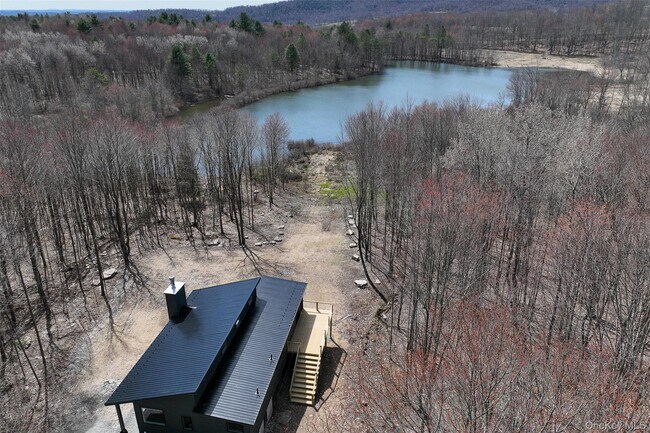 Building Photo - 90 Meadow Ln