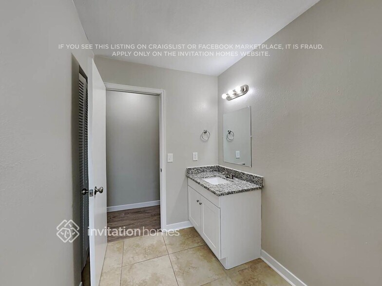 Building Photo - 2557 S Memphis Way