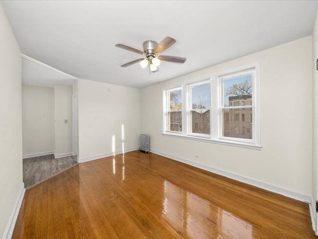 Building Photo - 4950 S Prairie Ave