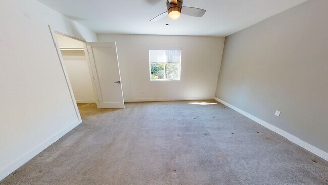 Building Photo - Beautiful 3 bedroom, 2 bath house in Woodl...