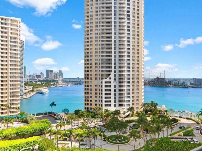 Building Photo - 540 Brickell Key Dr