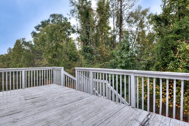 Building Photo - 2037 Dundee Way