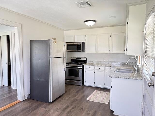 Building Photo - 628 Radiance Ave