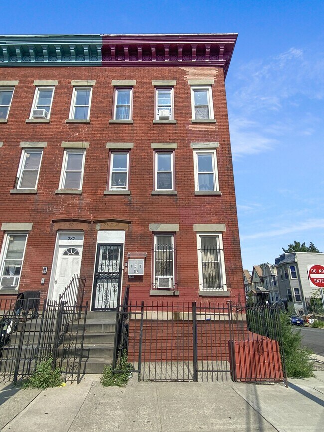 Primary Photo - 289 Bergen Ave