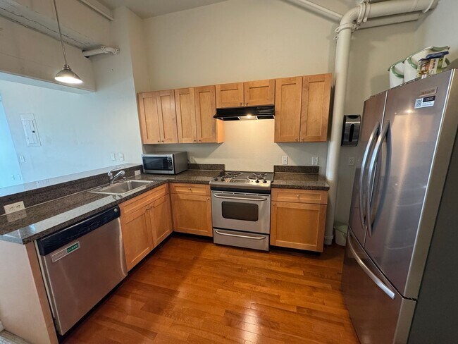 Building Photo - Modern 1-Bedroom Condo in the historic Gar...