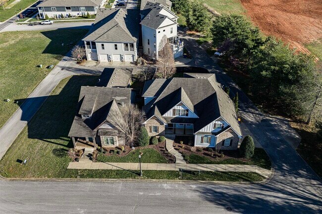Building Photo - 730 Bennington Park Dr