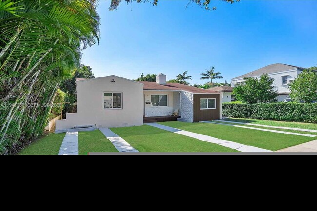 Building Photo - Southwest 26th Street, Miami, FL 33133 - 3 BR 2 BA single-family home