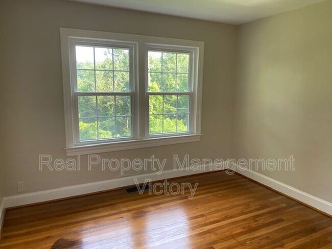 Building Photo - 101 Crest Dr