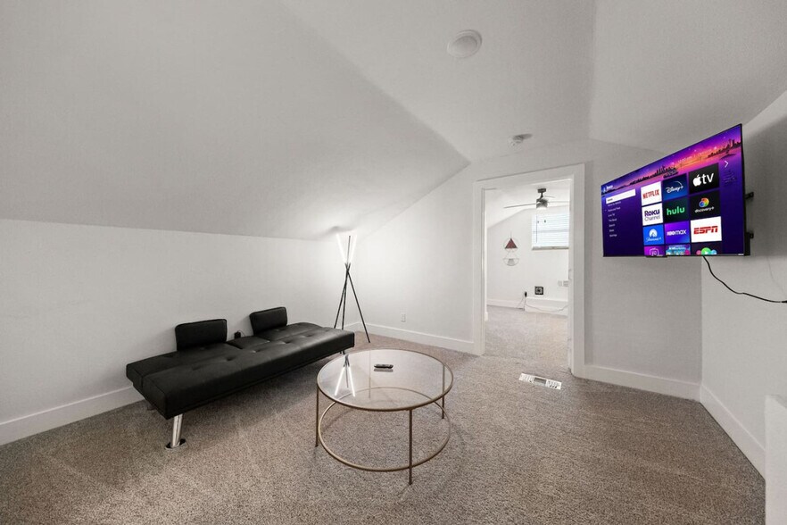 Building Photo - 16502 Fox Knoll