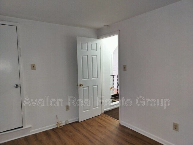 Building Photo - 980 Lamberton St
