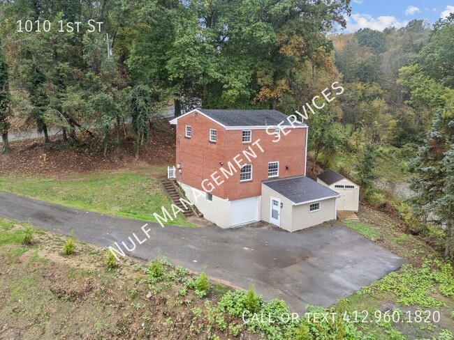 Building Photo - 1010 1st St