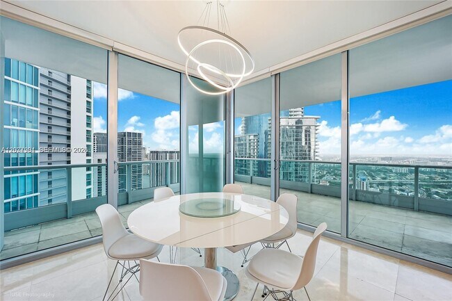 Building Photo - 900 Biscayne Blvd