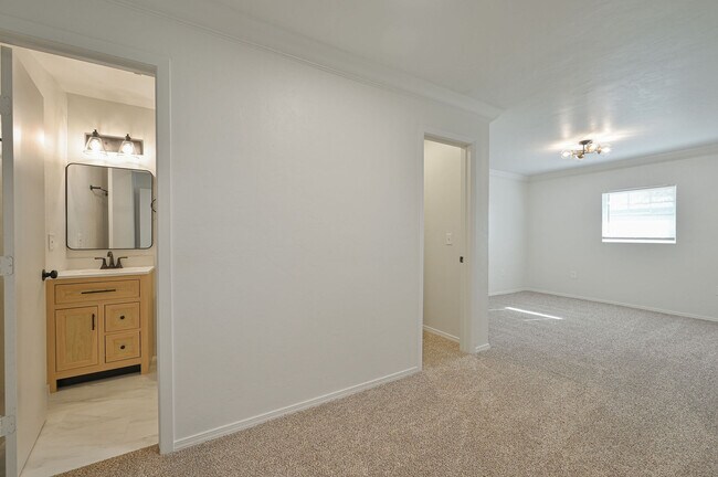 Building Photo - 416 Betty Ln