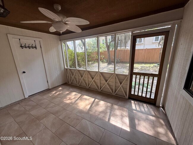 Building Photo - 227 Walmar Grove