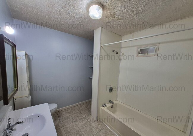 Building Photo - 1107 Mulberry St