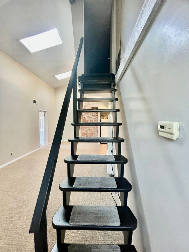 Building Photo - 332 Lehigh Avenue (Full Service)