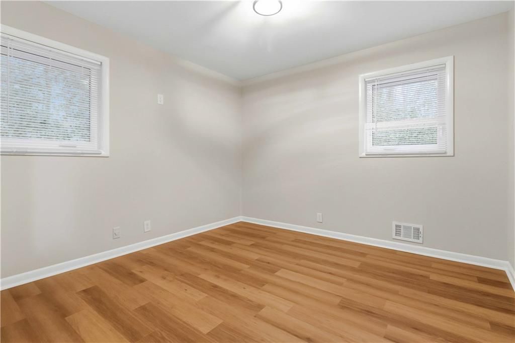 Building Photo - 2953 Meadowview Dr SE