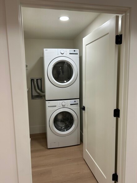 Laundry Room - 2621 W Aurora Ave