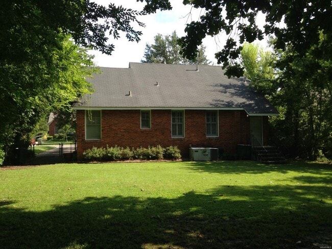 Building Photo - 1458 Watson St