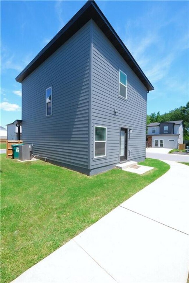 Building Photo - 1081 Boardwalk Ave