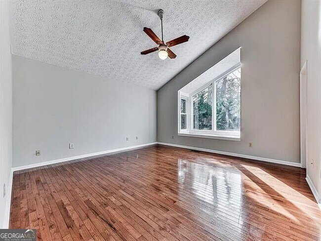 Building Photo - 1400 Boxwood Dr NW