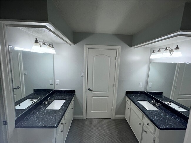 Building Photo - 706 Houghton Rd