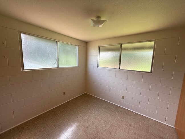 Building Photo - 3 Bedroom / 2 Bathroom Home in Makawao!